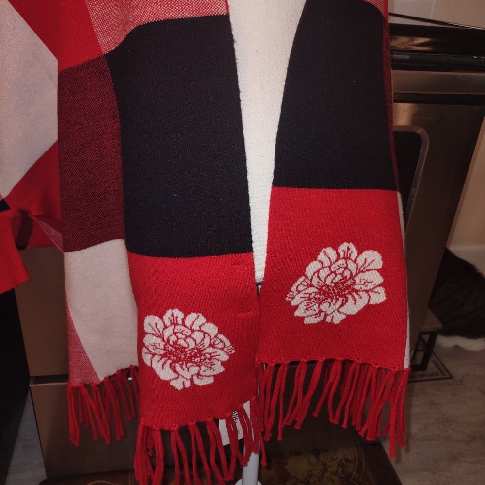 CHANEL Red and Black Checkered Scarf - Picture 9 of 10